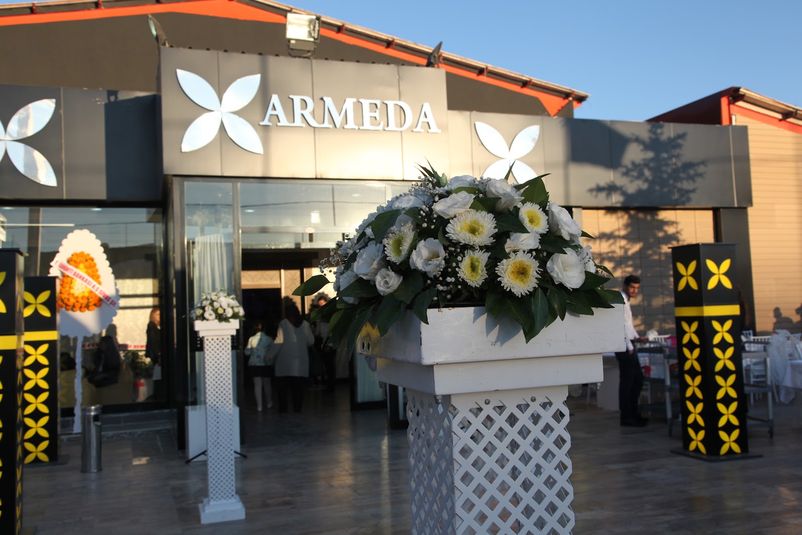 WEDDING SALON AND ORGANIZATION In ARMEE